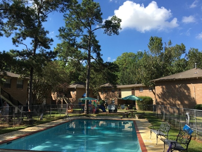 Hollister Apartments