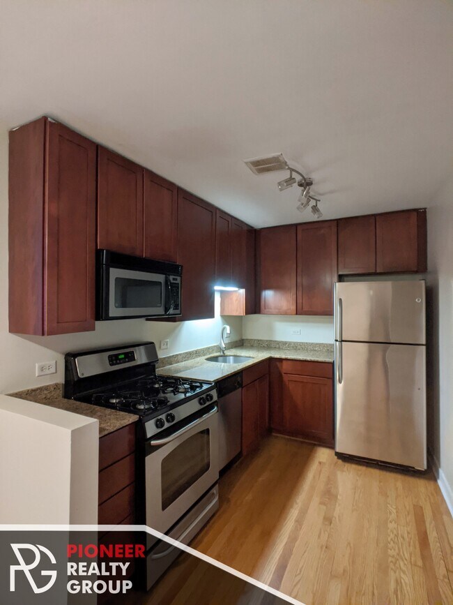 Photo - 643 W Wrightwood Ave