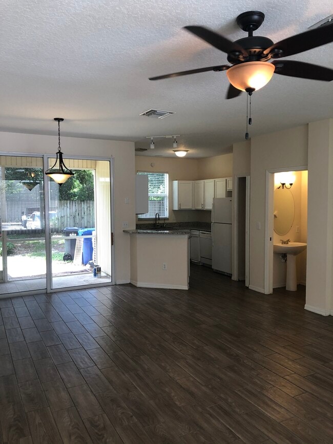 Photo - 2212 Golden Oak Ln