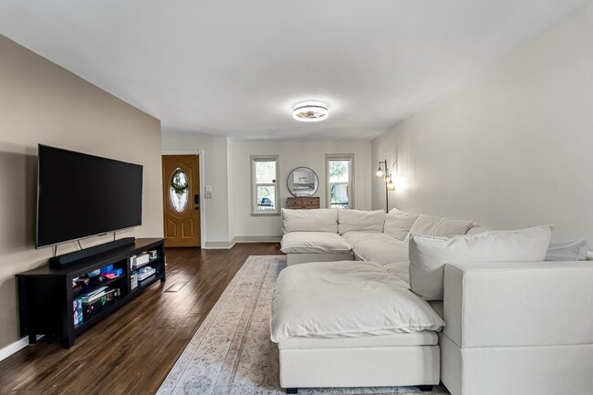 Photo - 308 E Ross Ave