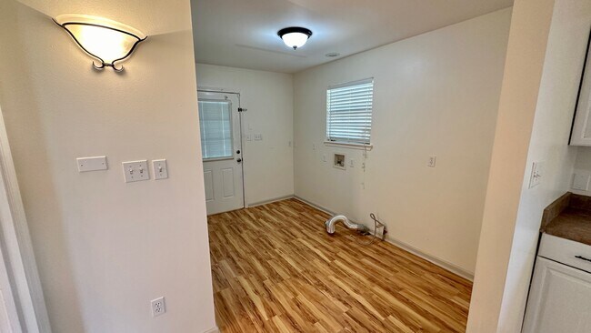 Photo - 413 Trist Pl