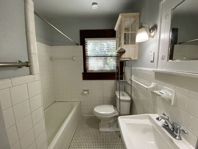 Photo - 2830 San Gabriel St Unit A