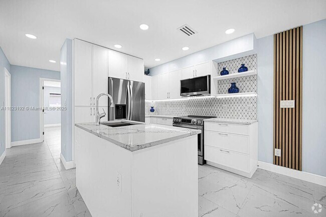 Building Photo - 2466 Taylor St Unit 3A Rental