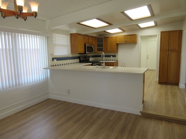 10818 Paso Robles Ave