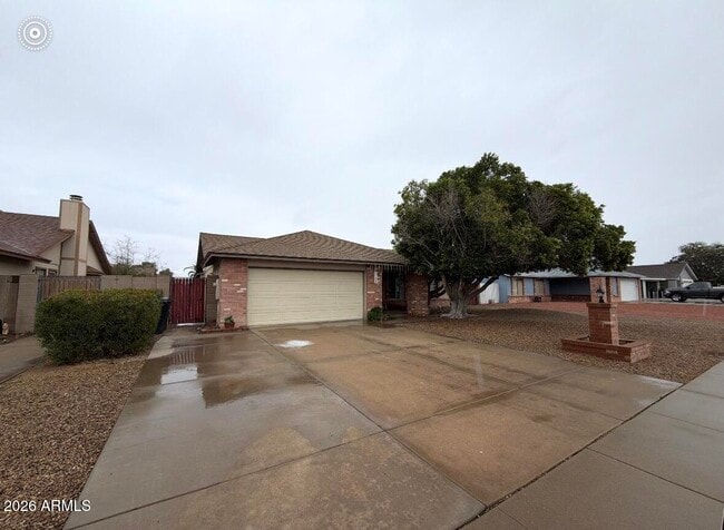 Building Photo - 7126 W Sunnyside Dr