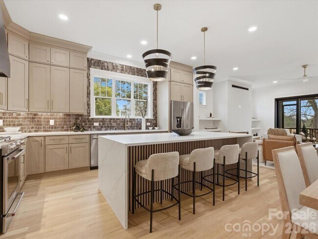 Photo - 431 W Peterson Dr