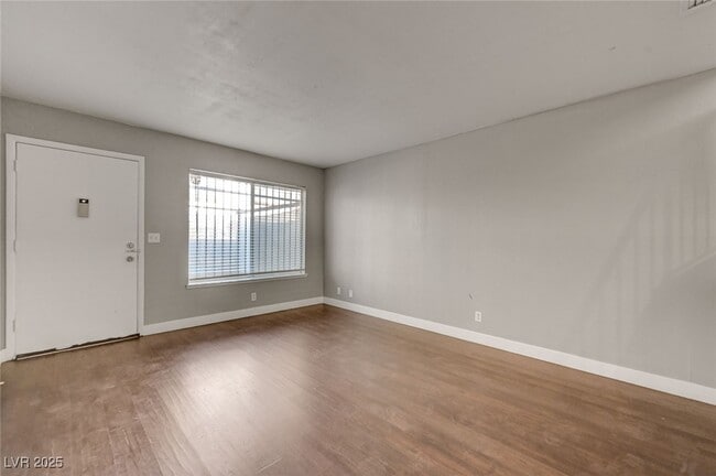 Photo - 4339 Spencer St