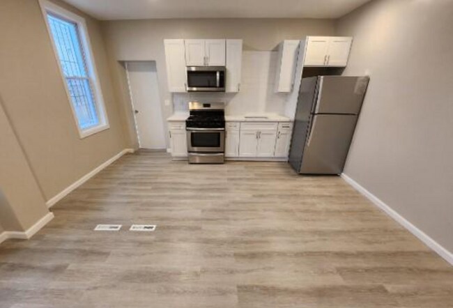 Photo - 348 W Queen Ln Unit 1A