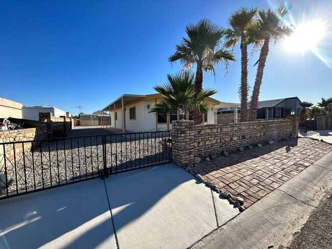 Photo - Charming 2-Bedroom 2-Bathroom Furnished Ma...