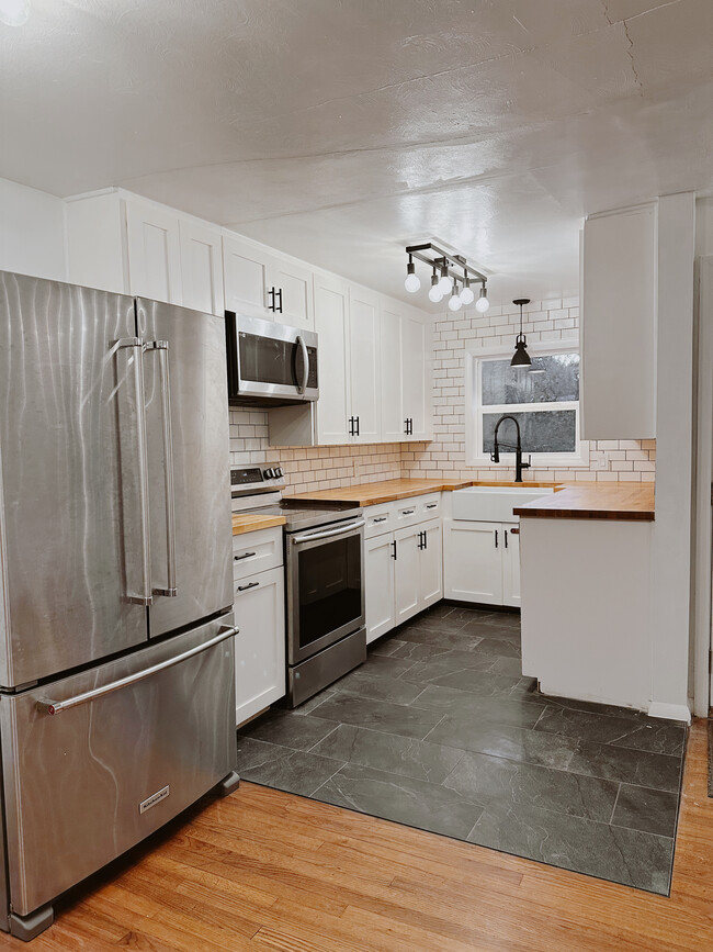 Kitchen renovated this year - 9275 1st St House