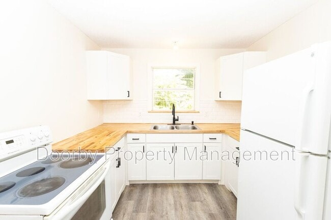 Building Photo - 4709 Colonial Dr