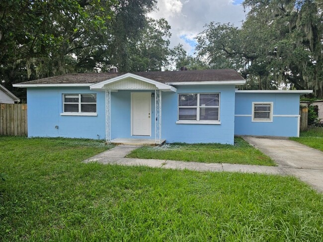 Photo - Charming 3-Bedroom, 2-Bath Home with Bonus Room and Detached Garage in Lakeland!!