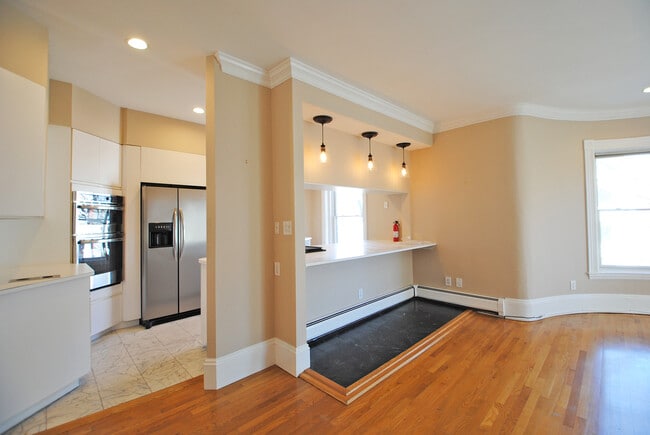 Building Photo - 33 Longwood Ave Unit 3