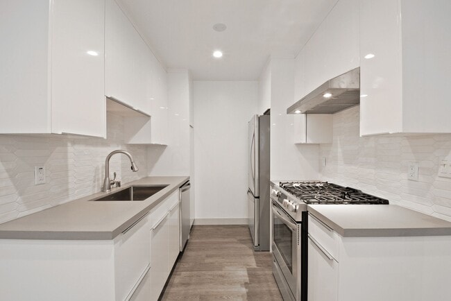 Photo - 1127 18th Street, North of Wilshire Blvd!