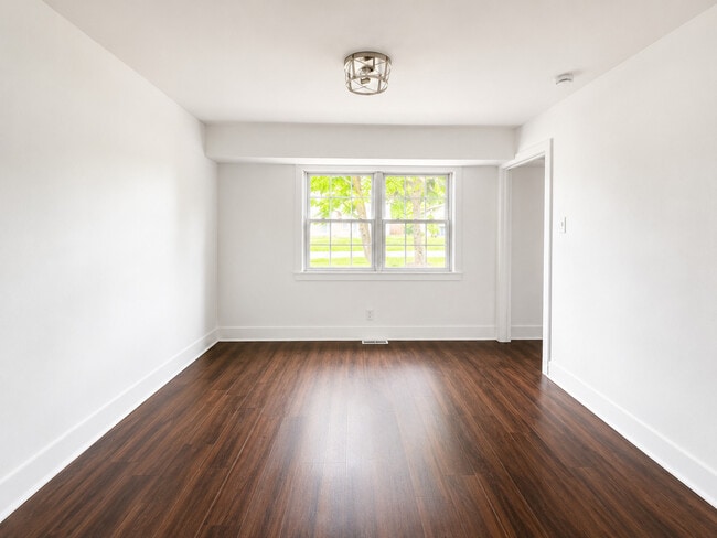 Photo - 254 Thornhurst Rd