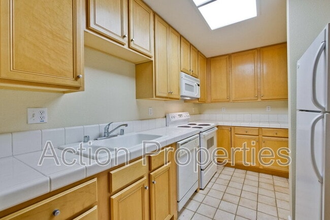 Photo - 2160 Santa Cruz Ave Unit #10