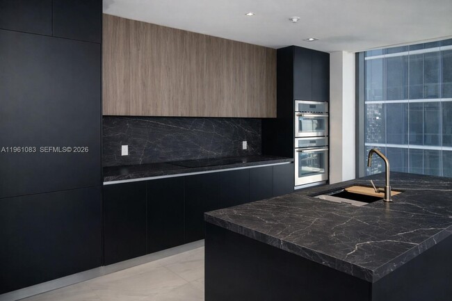 Building Photo - 700 NE 24th St Unit 4301