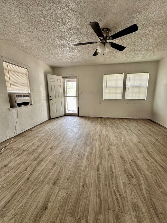 Photo - 805 S Pecan St