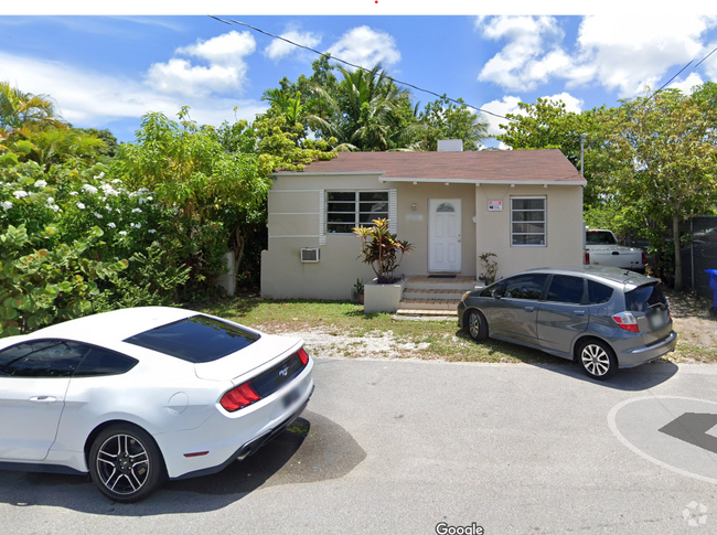 Building Photo - 630 NE 83rd Ter Rental