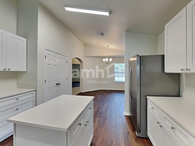 Photo - 8321 Brigalow St