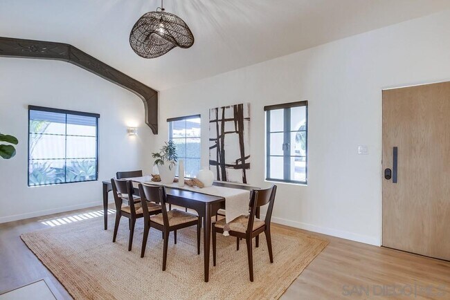 Photo - 1855 Reed Ave