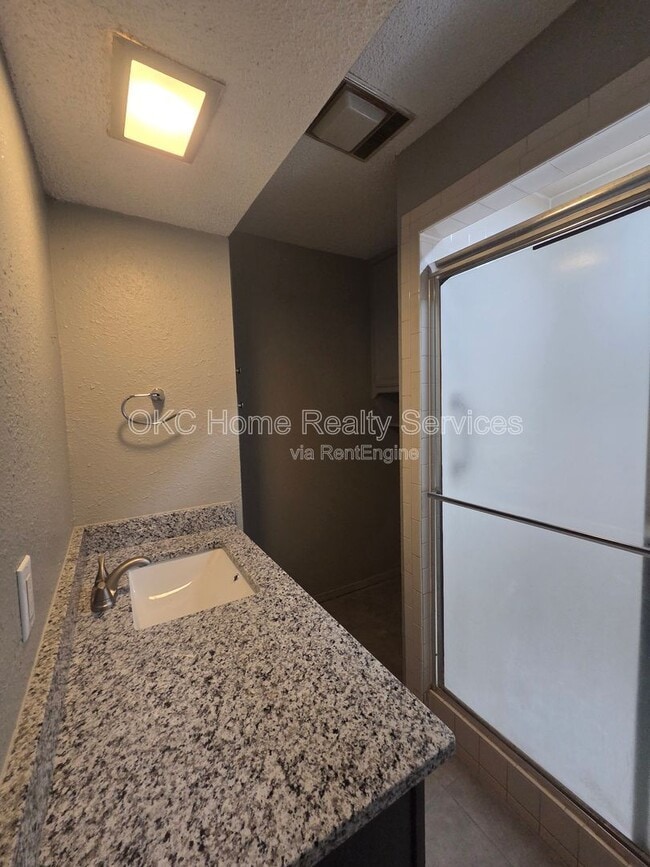 Photo - 6715 Lyrewood Ln