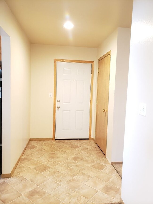 Photo - 591 Eastmont Ave Unidad B