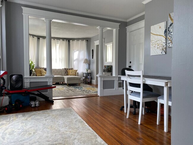 Photo - 77 Lombard Ave Unidad 2