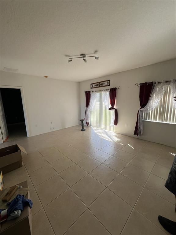 Photo - 735 Colville Pl