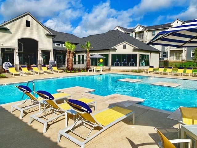 Building Photo - Forest Pines Apartments