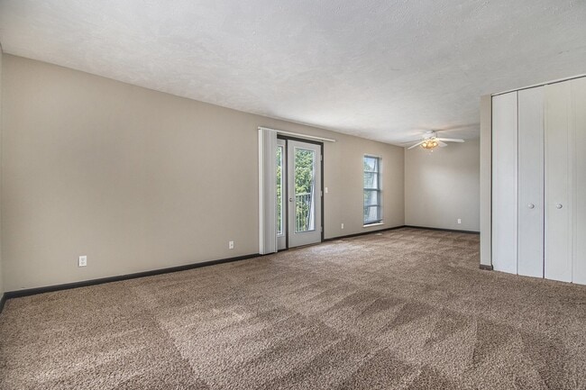 Omaha, NE Beacon Hill Apartments |Living