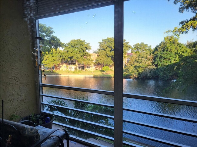 Photo - 9070 Lime Bay Blvd Unidad 309