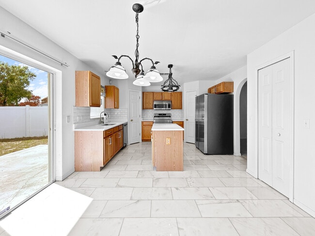 Photo - 1035 Ronlin St