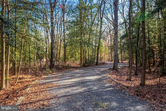 Photo - 1322 Commissioners Rd