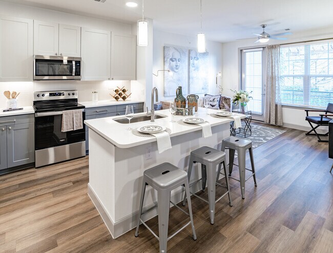 Photo - Make Your Move – Get a Month Free Unit ASCG1