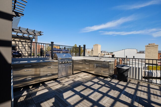 Building Photo - 2331 15th St NW Unit 202