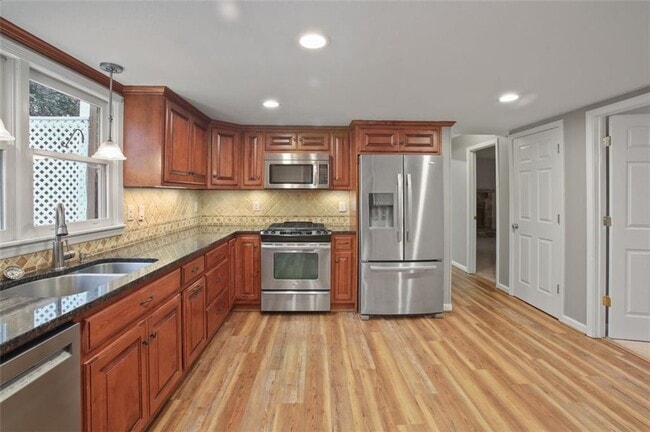 Building Photo - 461 Village Green Ct SW