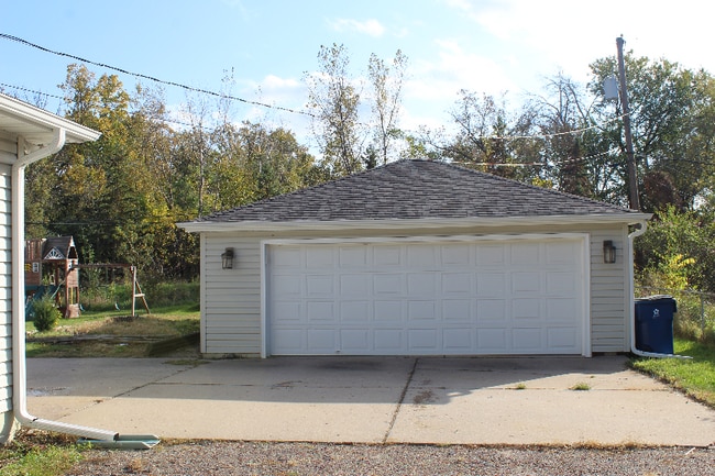 Photo - 8925 Wally St