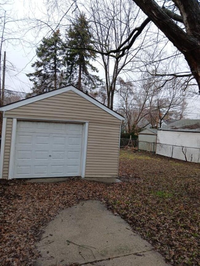 Photo - 12075 Rossiter- 3 BEDS & 1 BA FOR RENT!