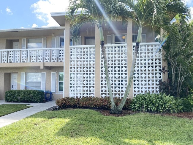 Building Photo - 2480 Juniper Dr Unit 204