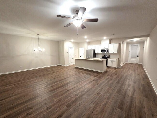 Photo - 1416 Lucan Ln