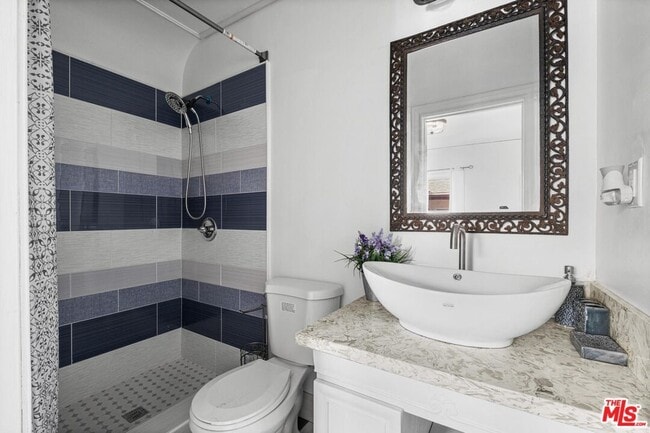 Photo - 2134 Stewart St