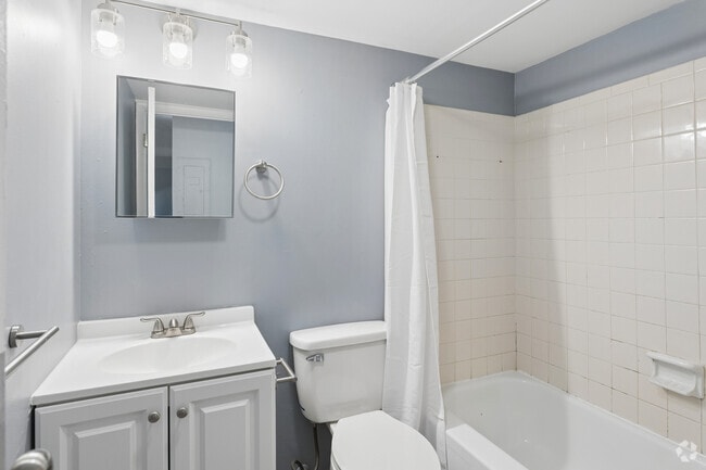 2BR, 1BA - 644SF - Bathroo,
