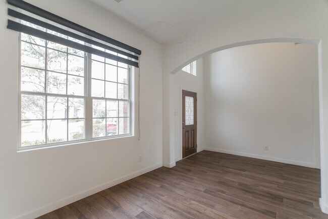 Photo - 102 E Lasting Spring Cir