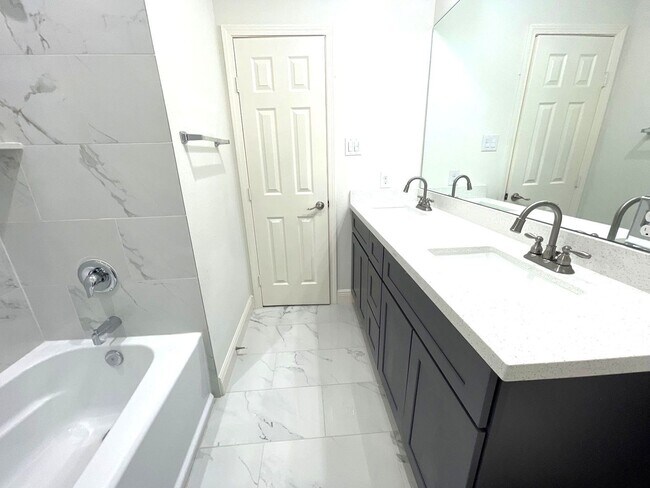 Photo - 4913 Southwind St Unidad B