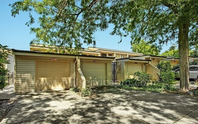 Building Photo - View Townhome Overlooking Genesee Park, Private Patio, Decks & Garage Parking