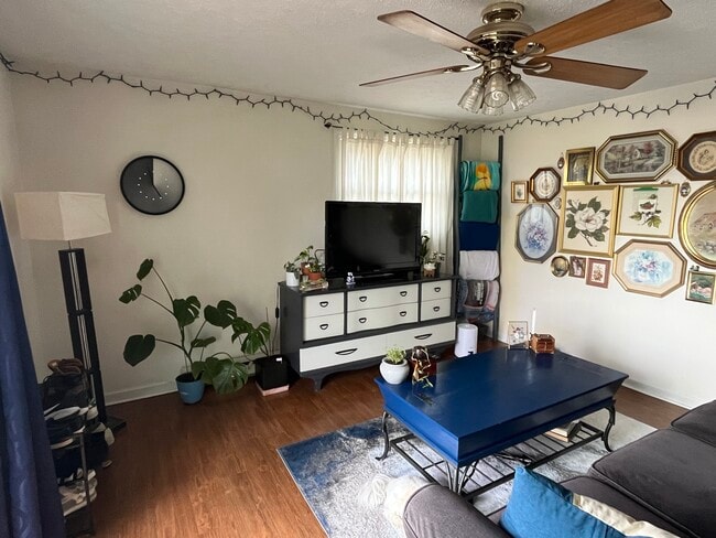 Building Photo - 2111 Lusters Gate Rd Unit B