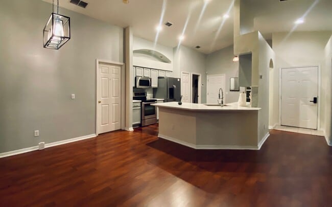 Photo - Beautiful 3 Bedroom Home in the Exclusive ...