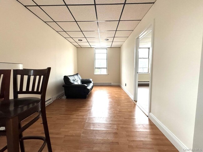 Photo - 247-77 Jericho Tpke Apartamento Unidad 2 FL