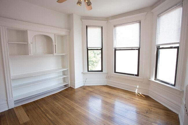 Photo - 5401-5403 S. Woodlawn Avenue